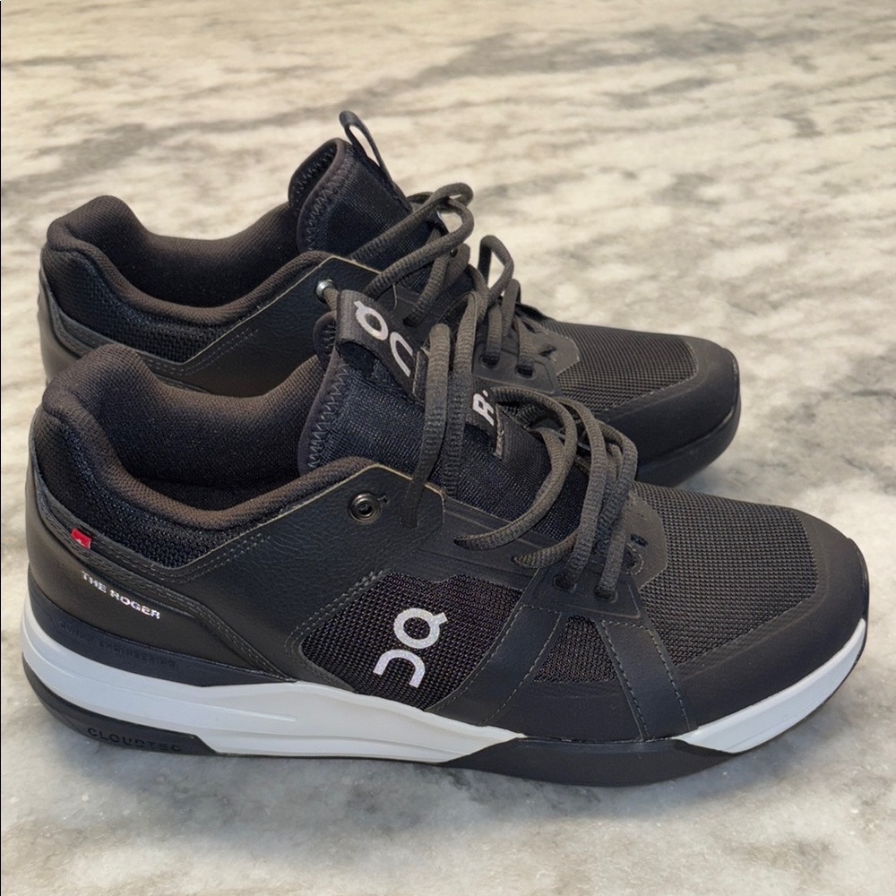 LIKE NEW On Running Roger Clubhouse Pro Black w/ White sz 9.5